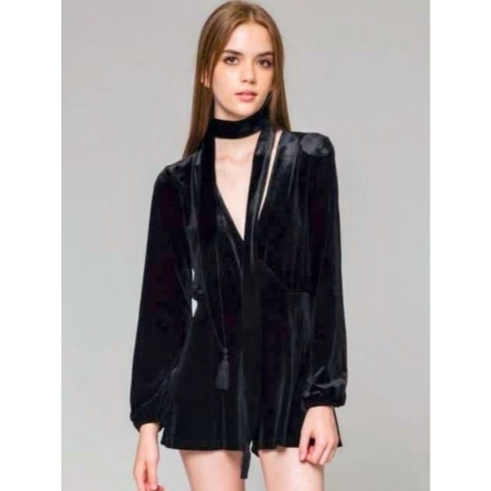 NWT Honey Punch Black Velvet Romper Surplice Bodice Faux Wrap Open Back Women S